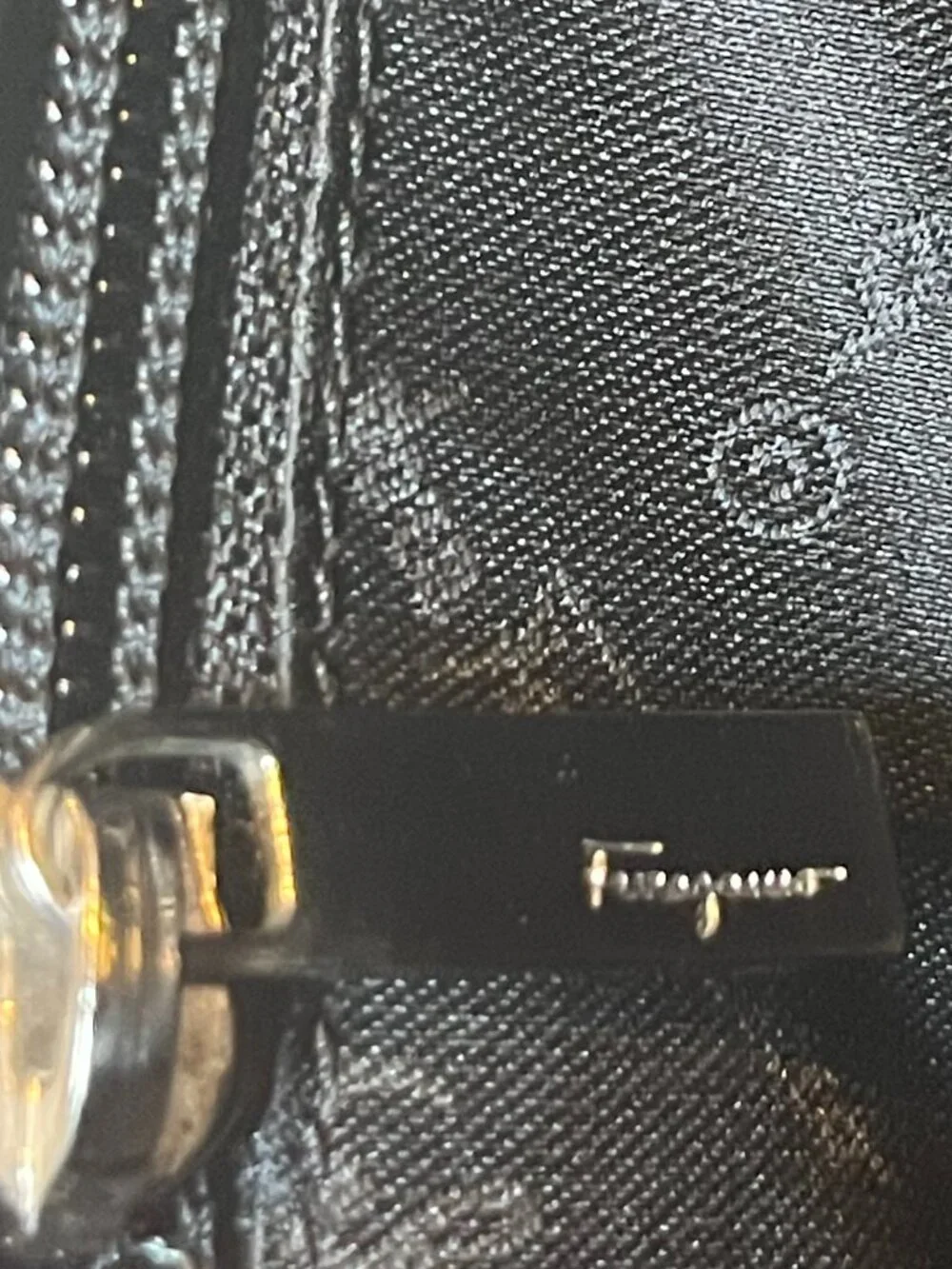 Ferragamo Gancini Embossed Black Leather Shoulder Bag AU-21 1796 - Picture 16 of 16